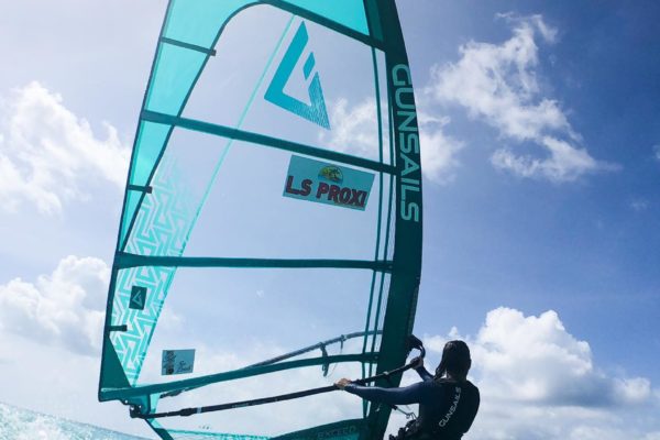 planche-voile-raiatea-activites