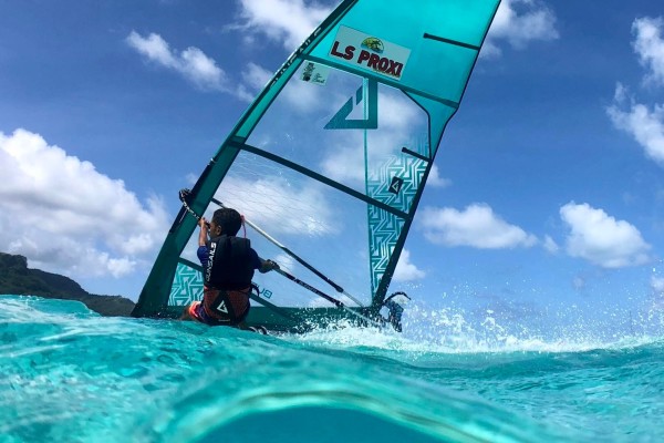 vue-underwater-windsurf-raiatea-activites